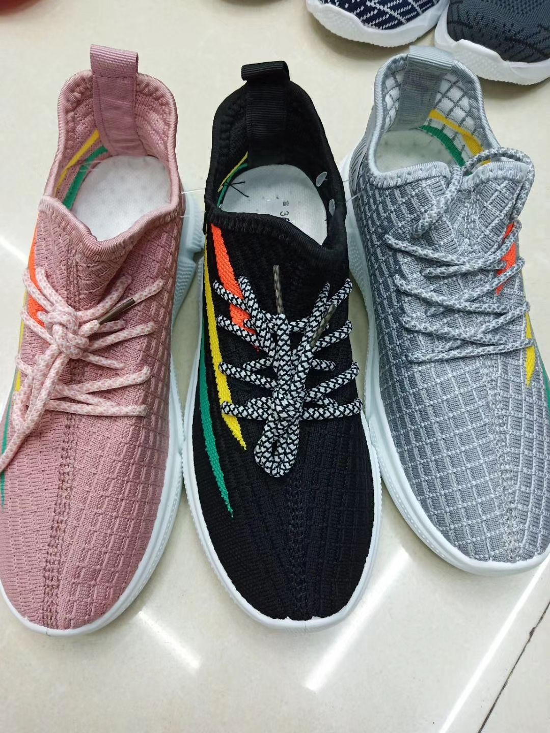 Stock Sneakers For Children Adult Shoes 44290-340