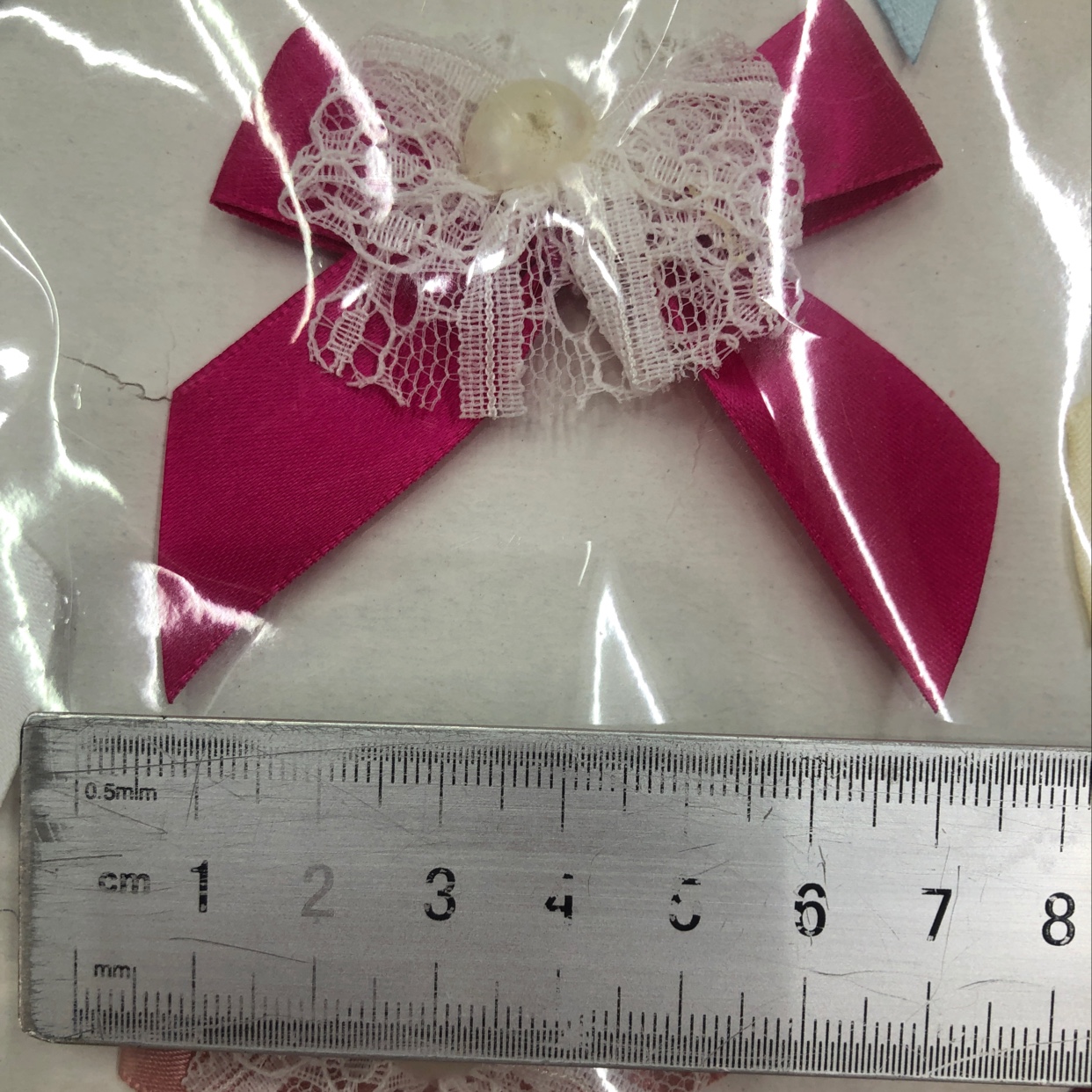 A 5-point bow tie with lace and half beads details Picture