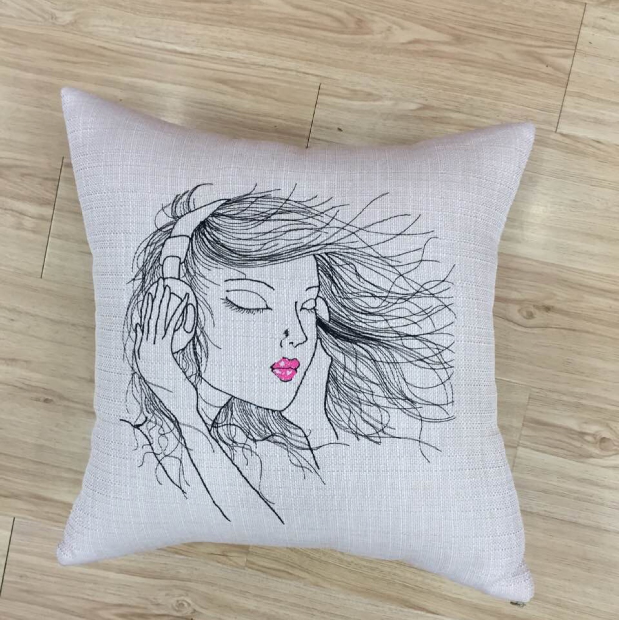 New Explosive Manufacturers Direct Embroidery High-End European Creative Pillow Case Plus Core Home Bedroom Bed Sofa Cushion Car Pillow