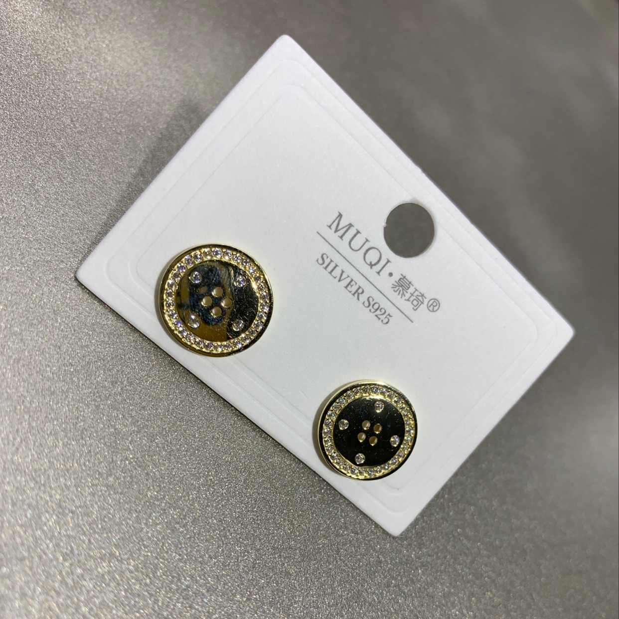 Fashionable twist buckle style details Picture