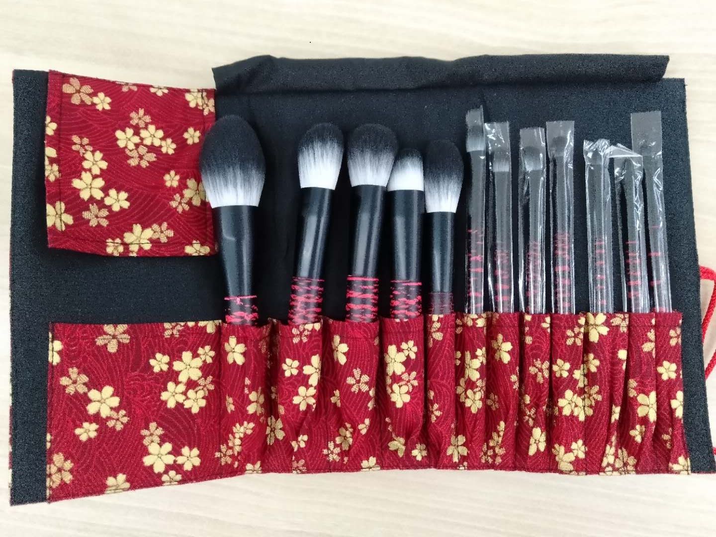 12 sets of makeup brushes, blush brushes, contouring brushes, eyebrow brushes