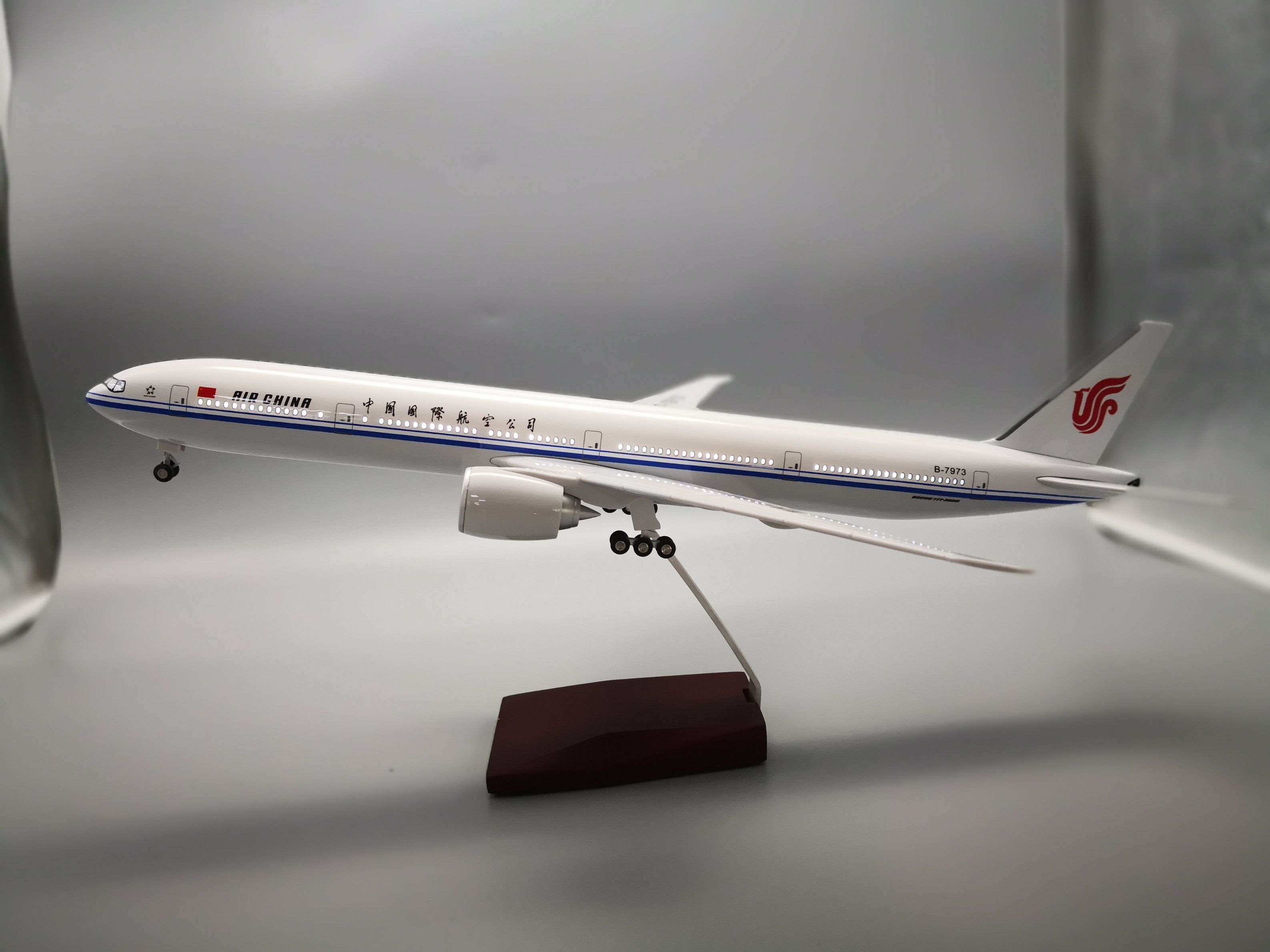 Aircraft model (Air China B777-300 LED voice-controlled aircraft model) Manual aircraft model