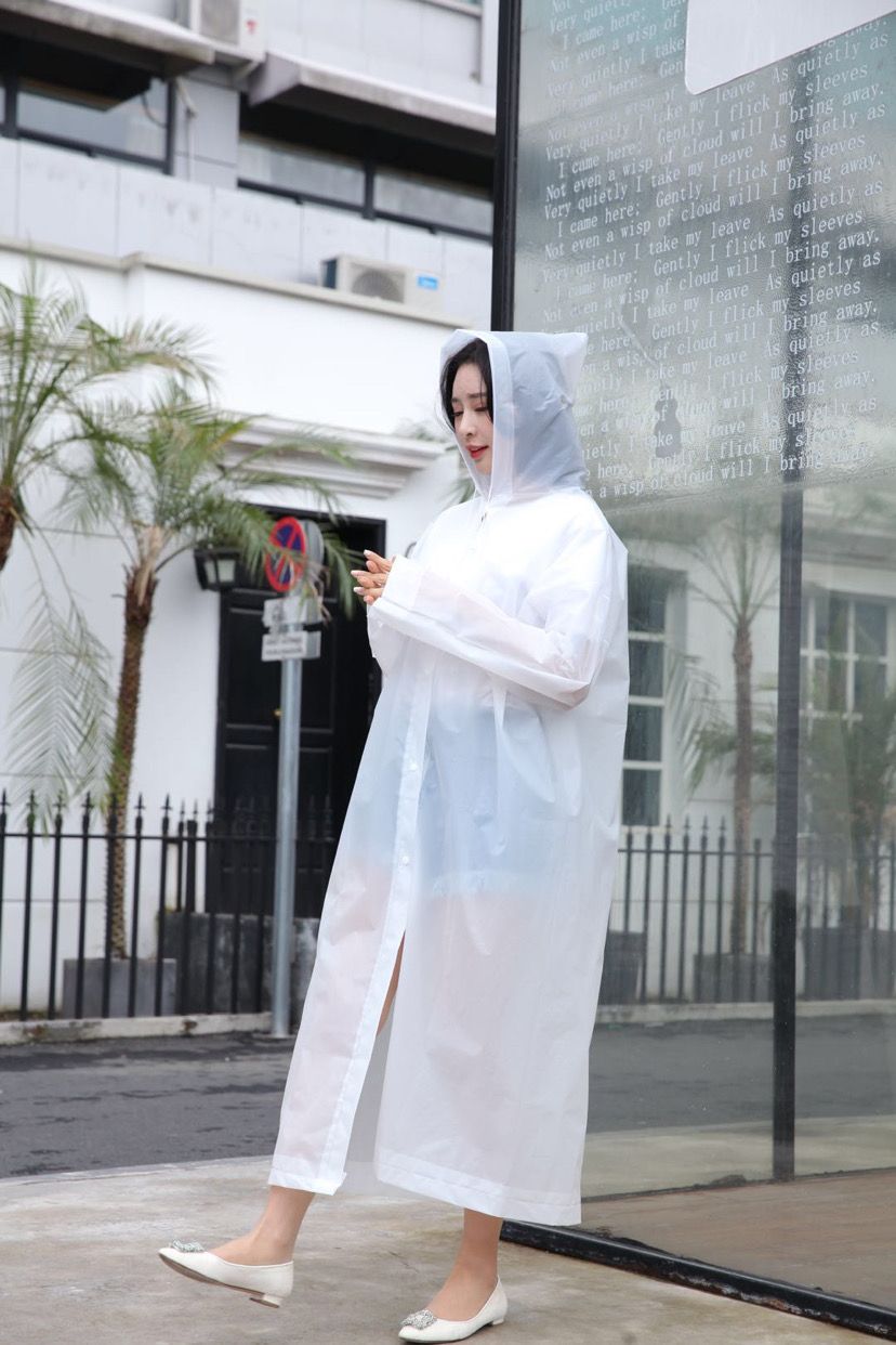 义乌厂家直销 EVA糖果色成人防水雨衣雨披白底实物图