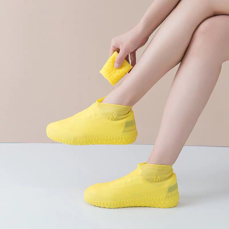 Yiwu manufacturer's in-stock fashionable anti-slip and rainproof silicone shoe covers, outdoor wear-resistant rain shoe covers, the same style as Douyin Internet celebrities detail image 1