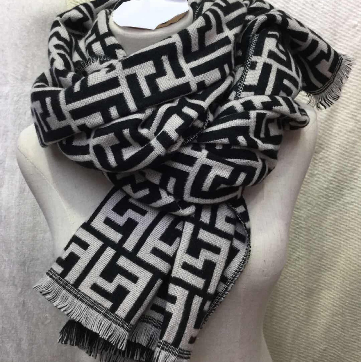 New Men's And Women's Scarves For Autumn And Winter 20
