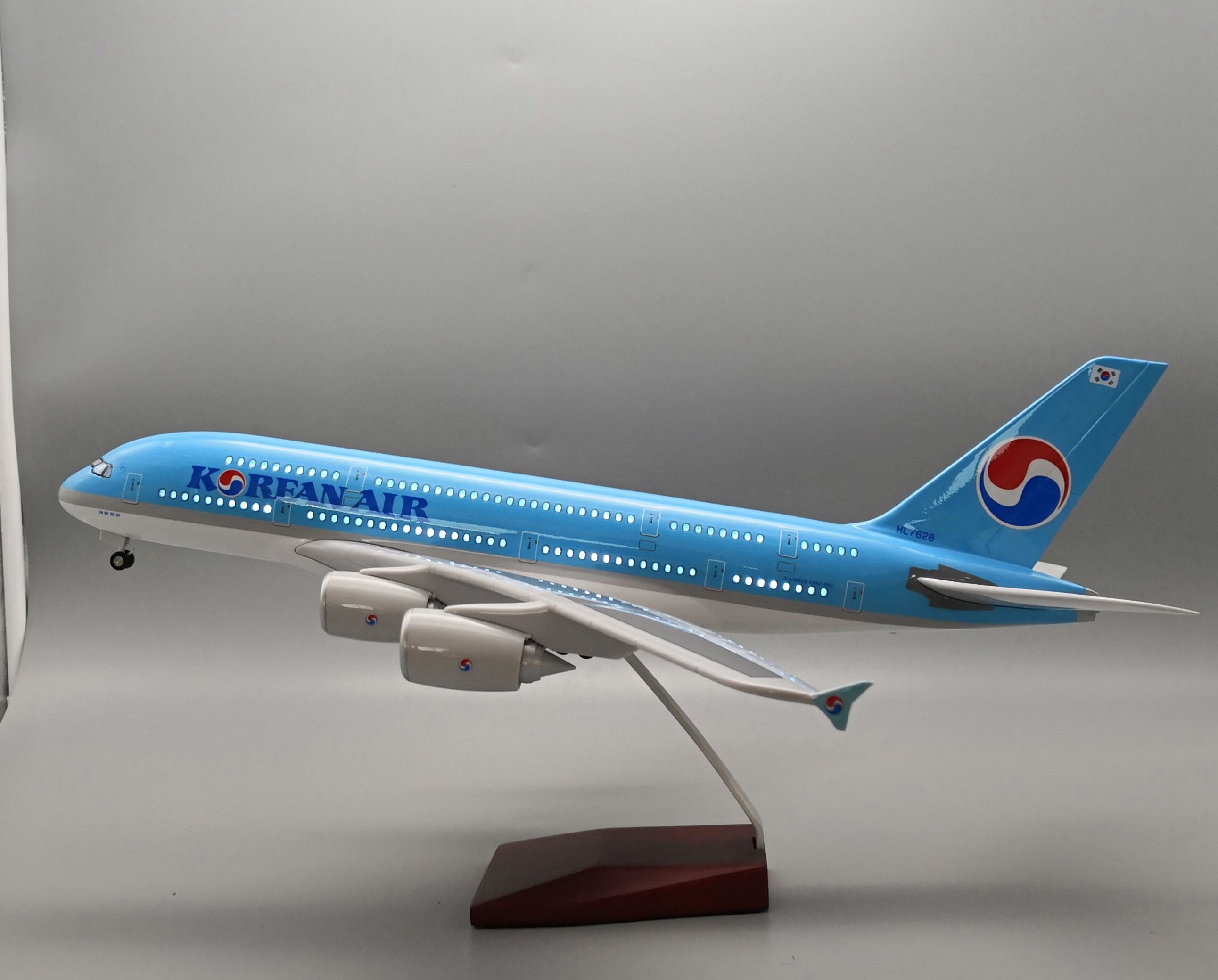 Aircraft model (Korean Air A380 LED voice-activated aircraft model) resin aircraft model