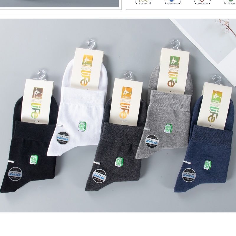 Autumn and winter new color cotton independent packaging middle waist sports men's socks embroidered combed cotton middle tube casual socks factory direct sale details Picture