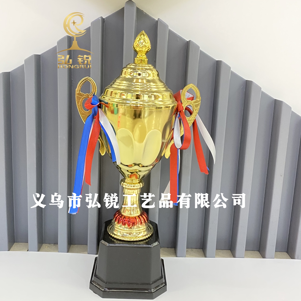 The new HR-1038C metal trophy is now available. It measures 10*34CM and can be customized for the company's annual meeting competition logo details Picture
