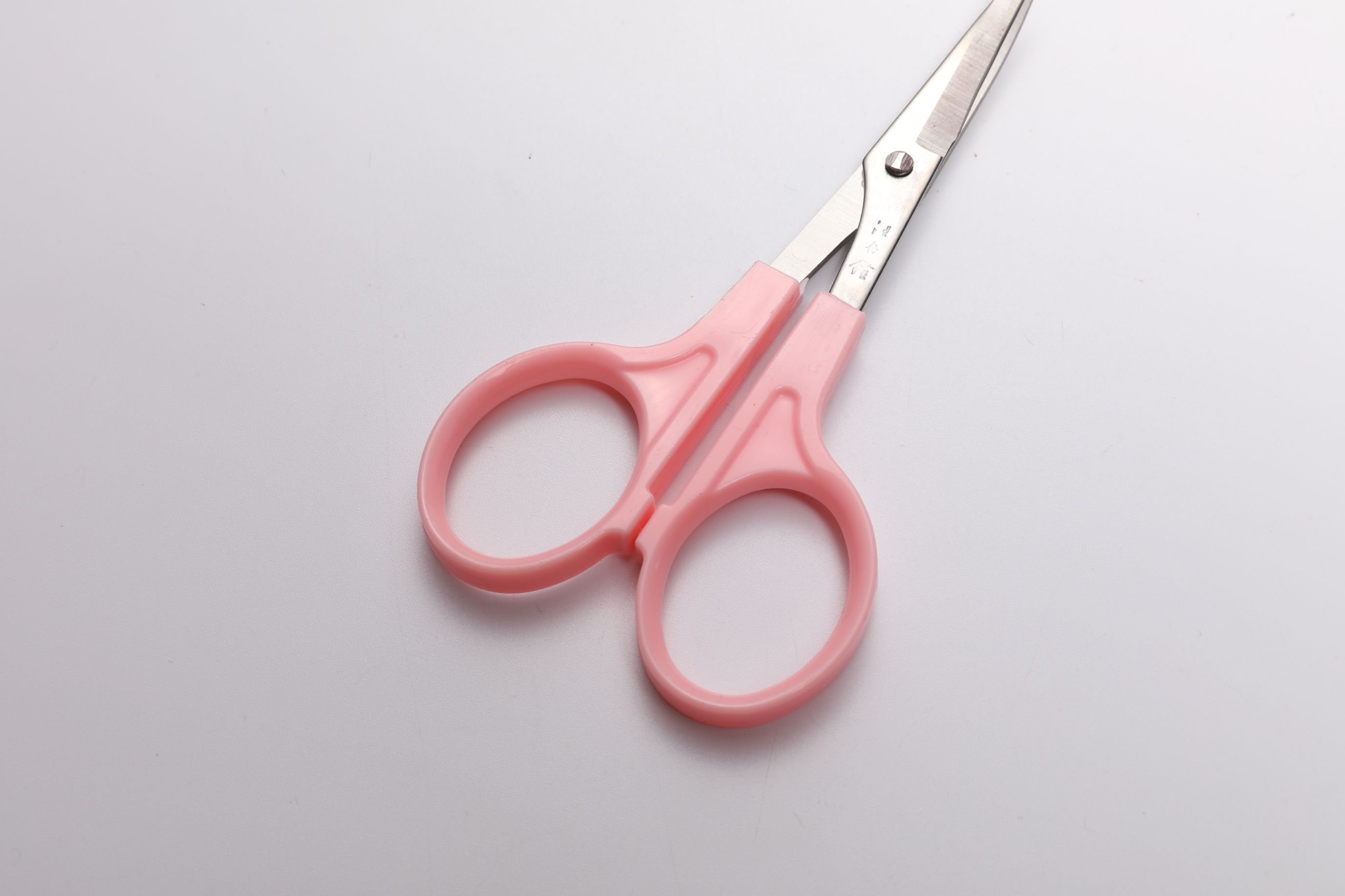 汪吾铨绣花剪4.5寸图