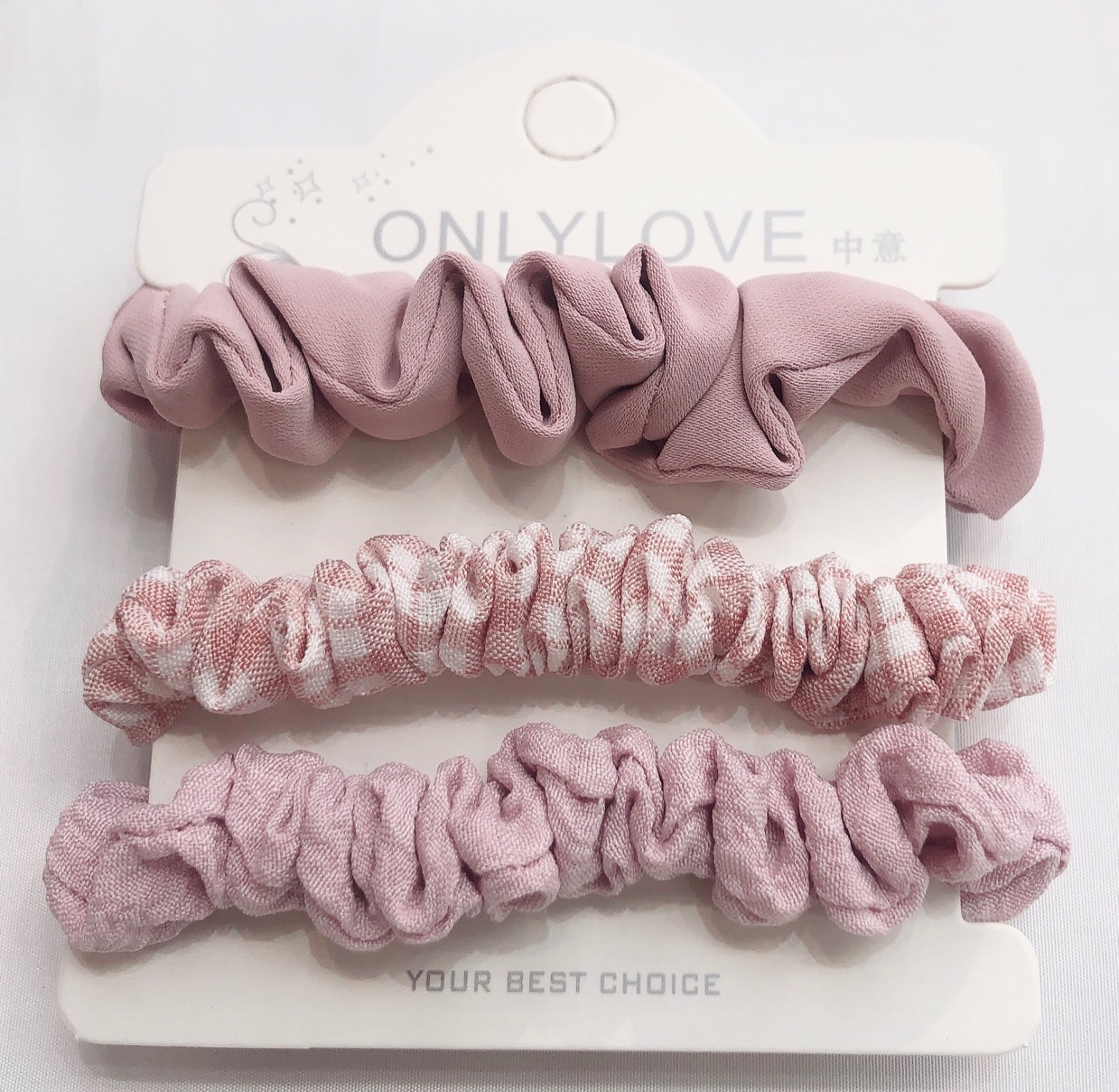 A 3-piece set of snap-fit fabric hair ties with a fresh and clean checkered autumn hair band Application Scenario