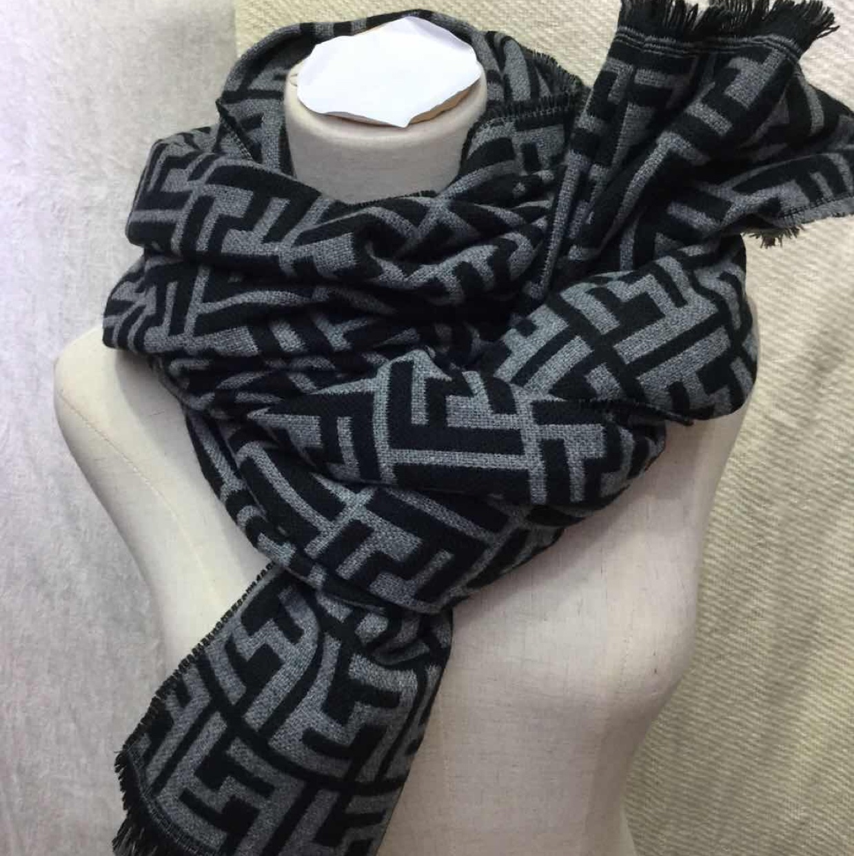 New Men's And Women's Scarves For Autumn And Winter 20 Application Scenario