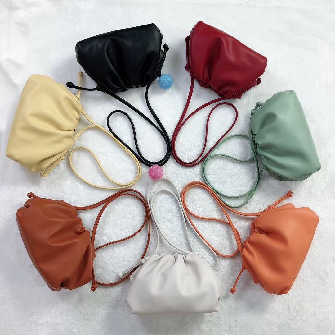 A small sheepskin casual cloud-shaped crossbody bag