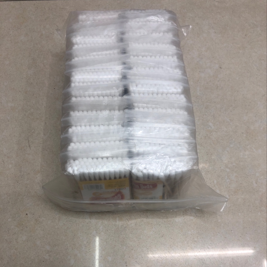 Cotton swabs in pouches thumbnail