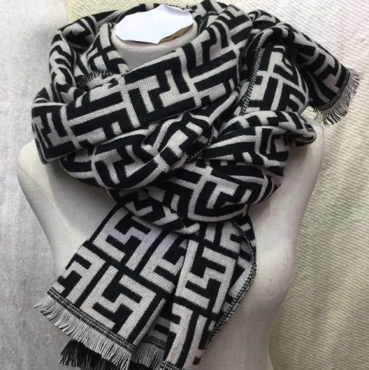 New Men's And Women's Scarves For Autumn And Winter 20 details Picture