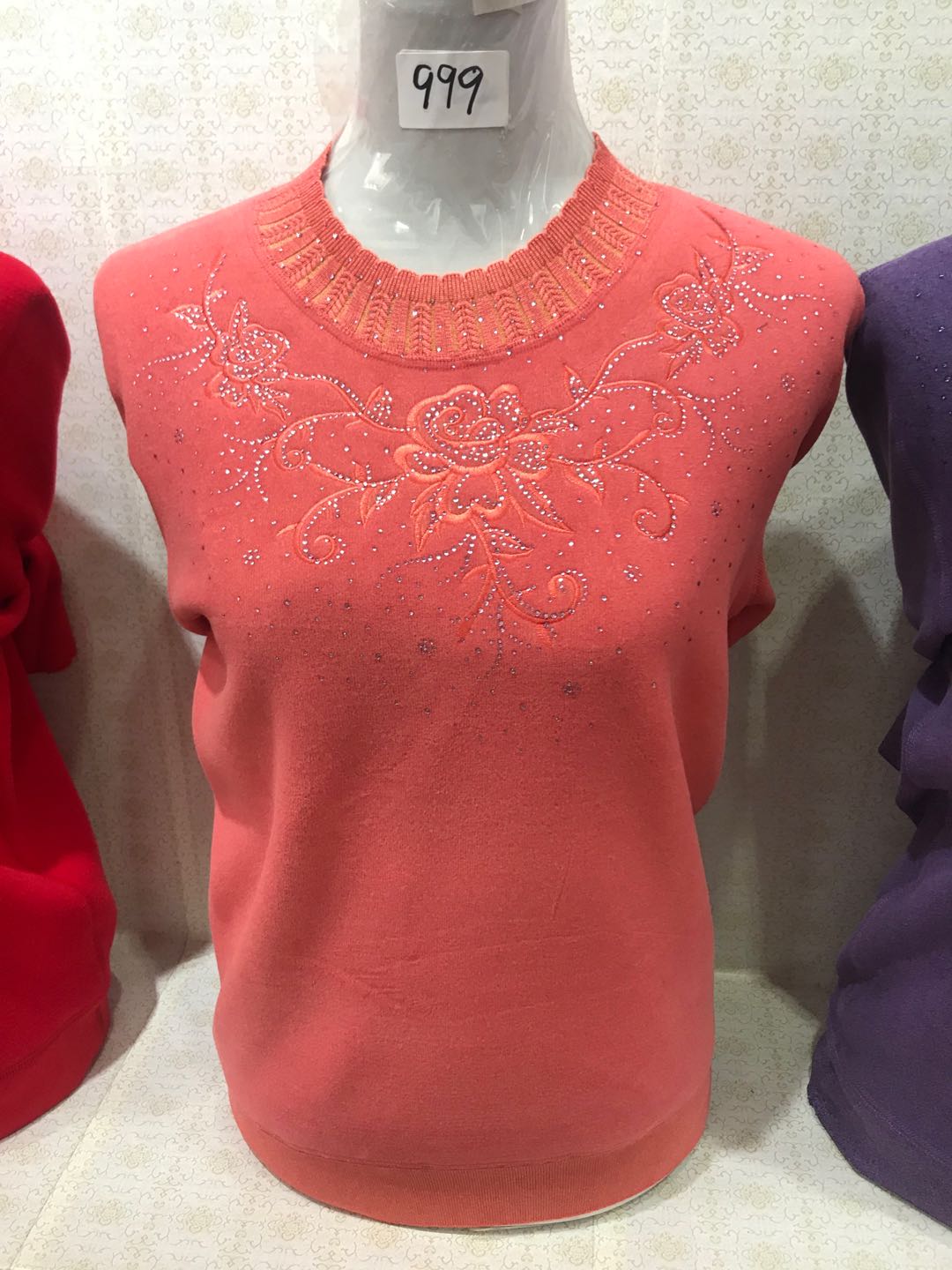 女前片绣花