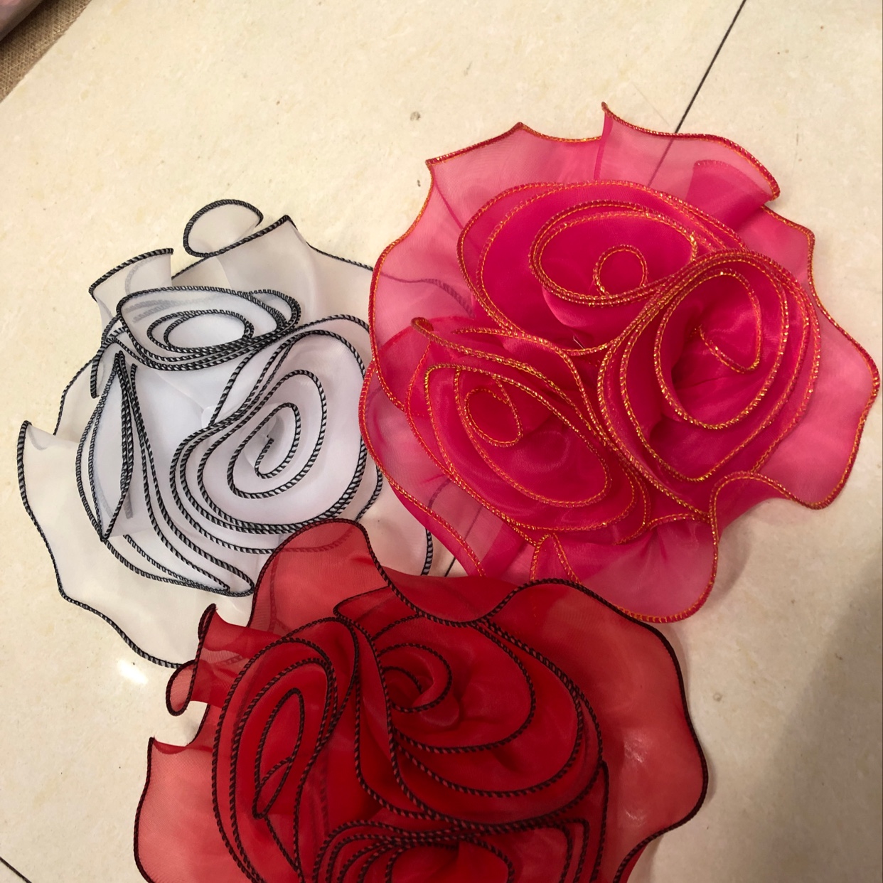 Embossed flowers can be used as various accessories for head flowers