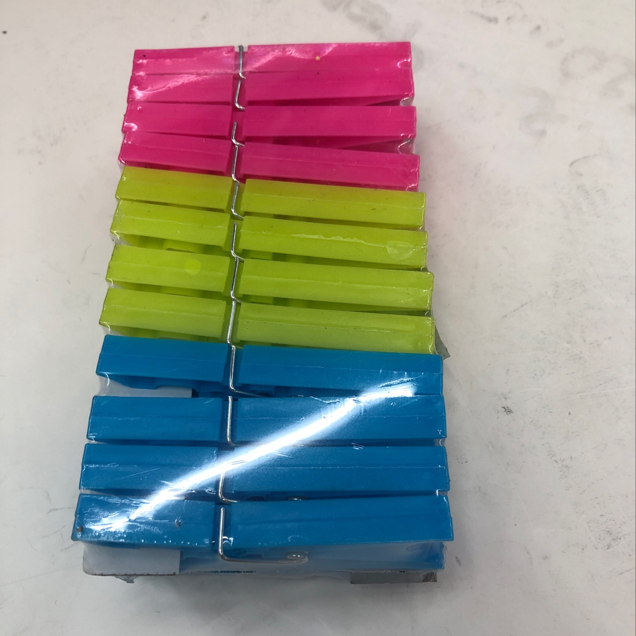 24 Plastic Clips