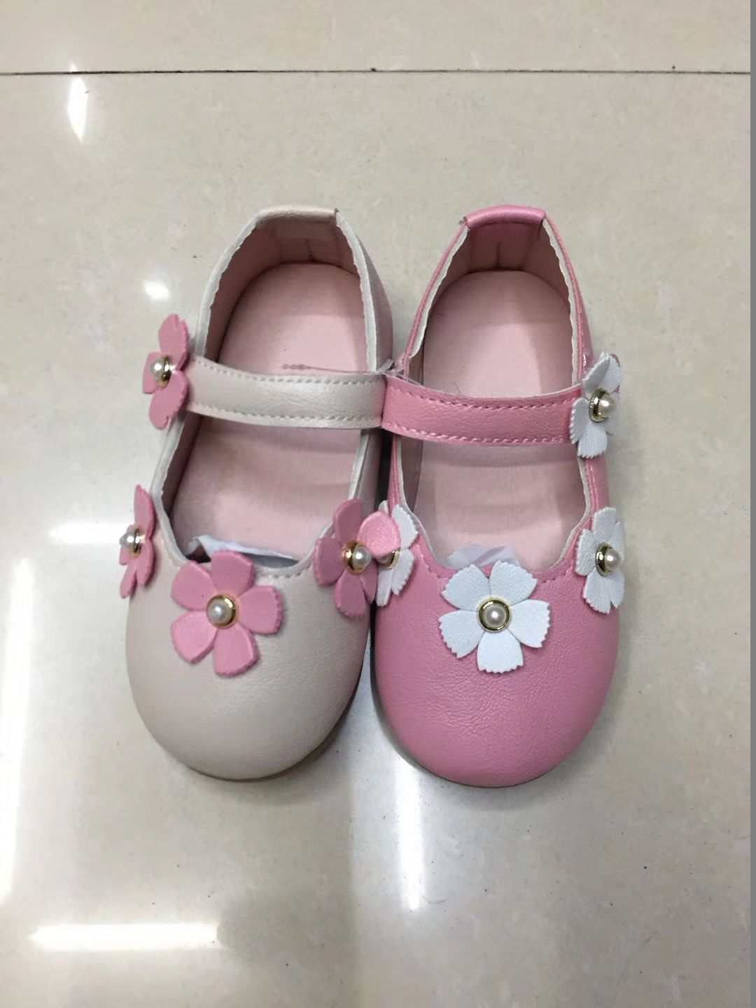 新款爆款联系改价女童凉鞋1000起订44258-076新款中童女凉鞋红霞鞋业量大从优