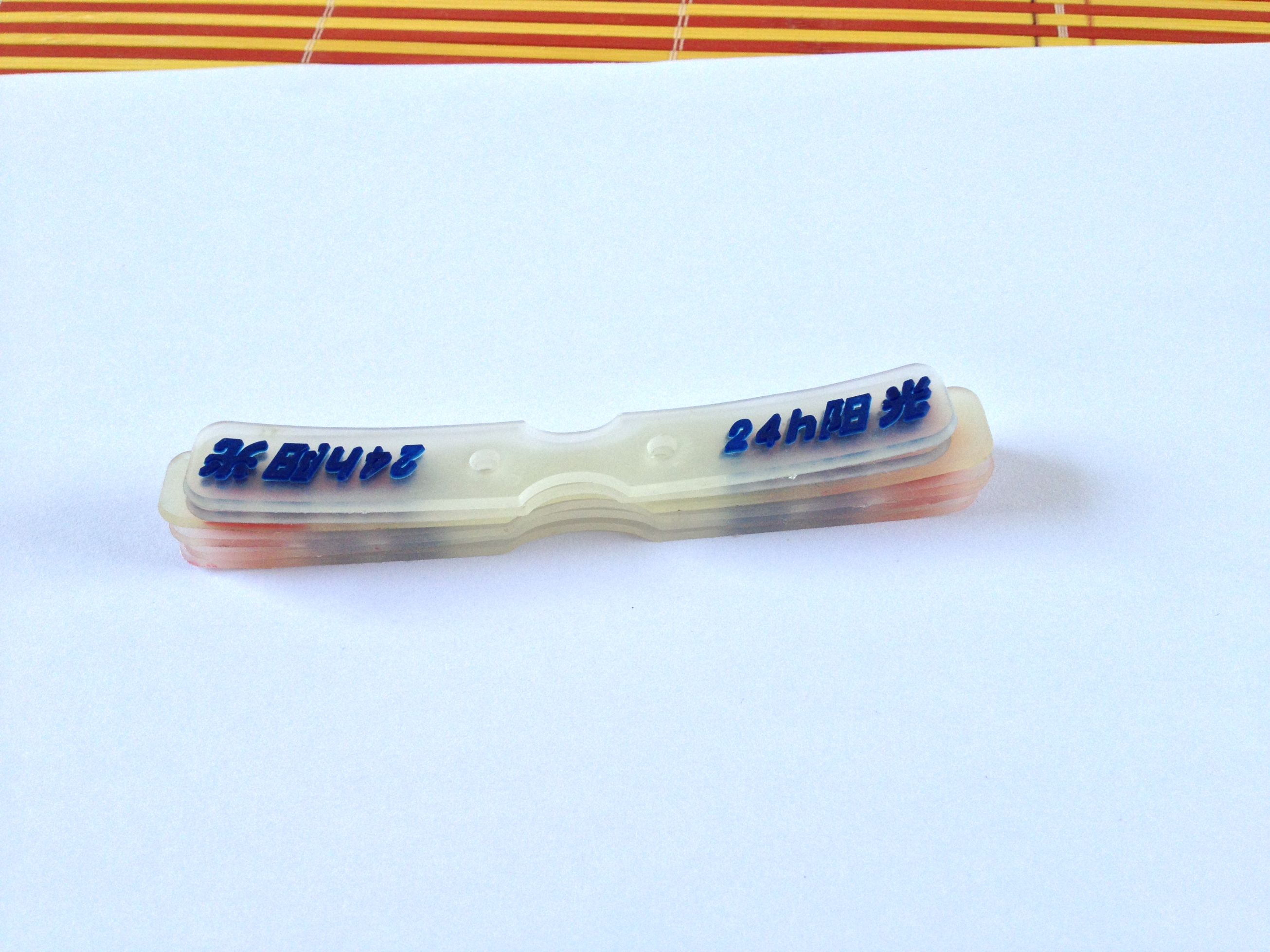 Flower rope two-color luggage garment injection molding translucent pull piece zip tail head
