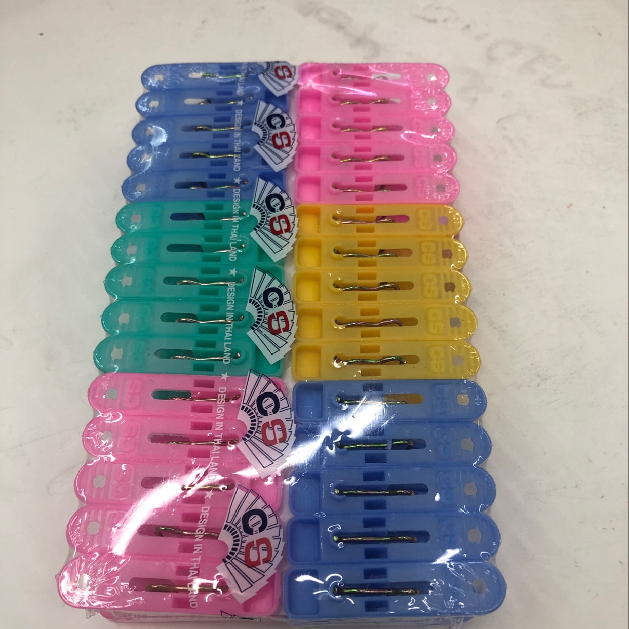 30 Plastic Clips