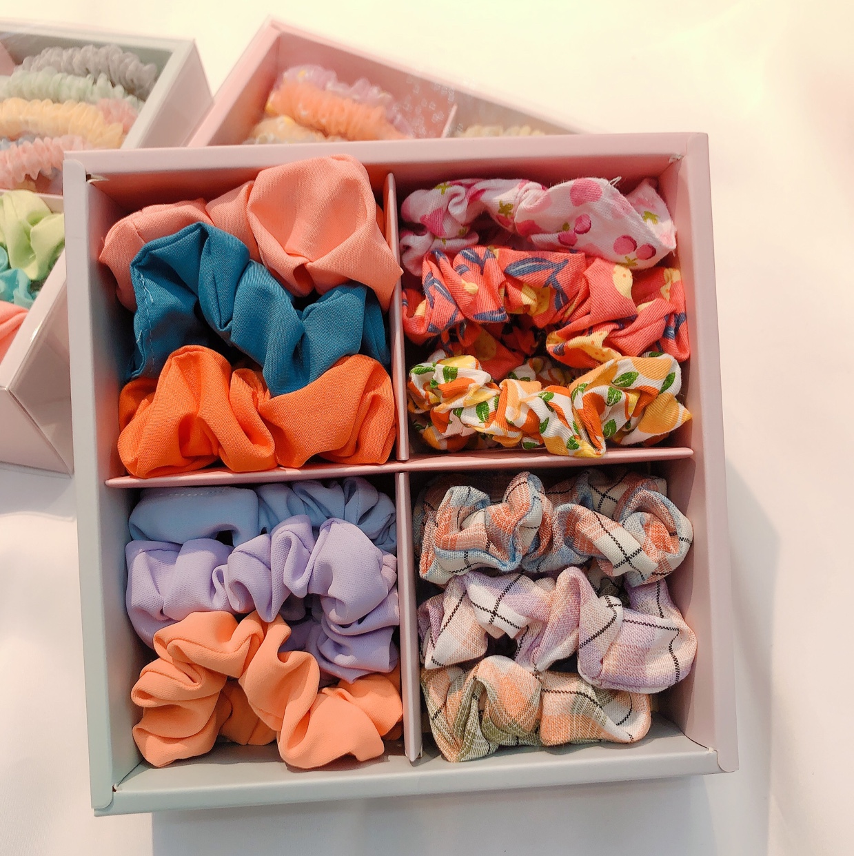 Gift box set with cloth rings, large intestine rings and hair bands