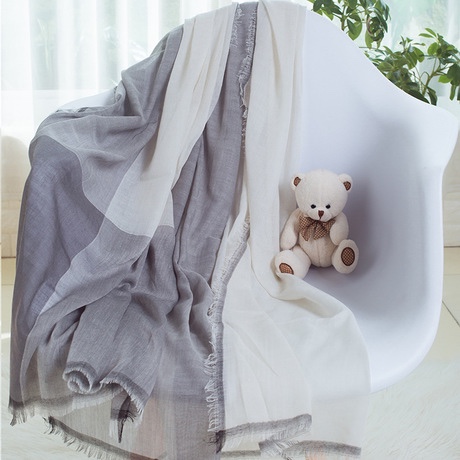 Autumn And Winter New Warm Scarf, Comfortable Patchwork Color Gauze Scarf Application Scenario