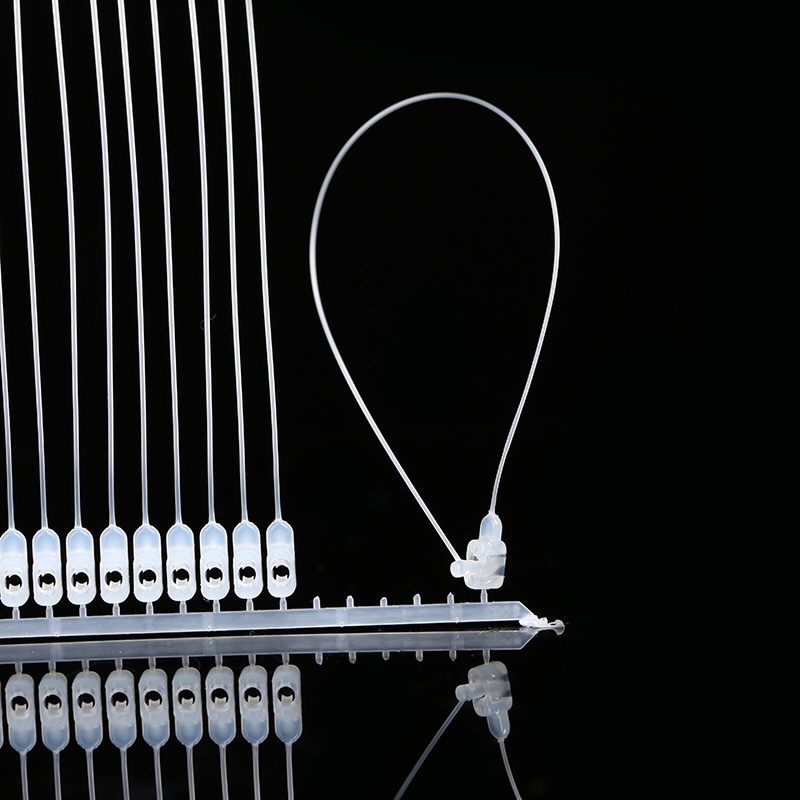 The mother-and-child buckle gun uses a plastic needle for the mother-and-child buckle details Picture