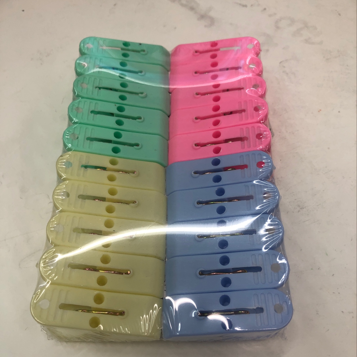 20 Plastic Clips