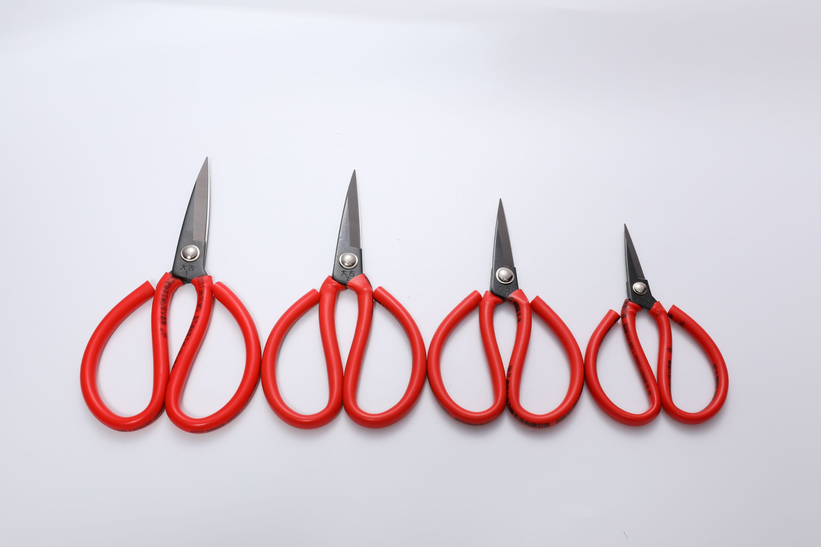 Daji no. 2 industrial scissors with red handle thumbnail