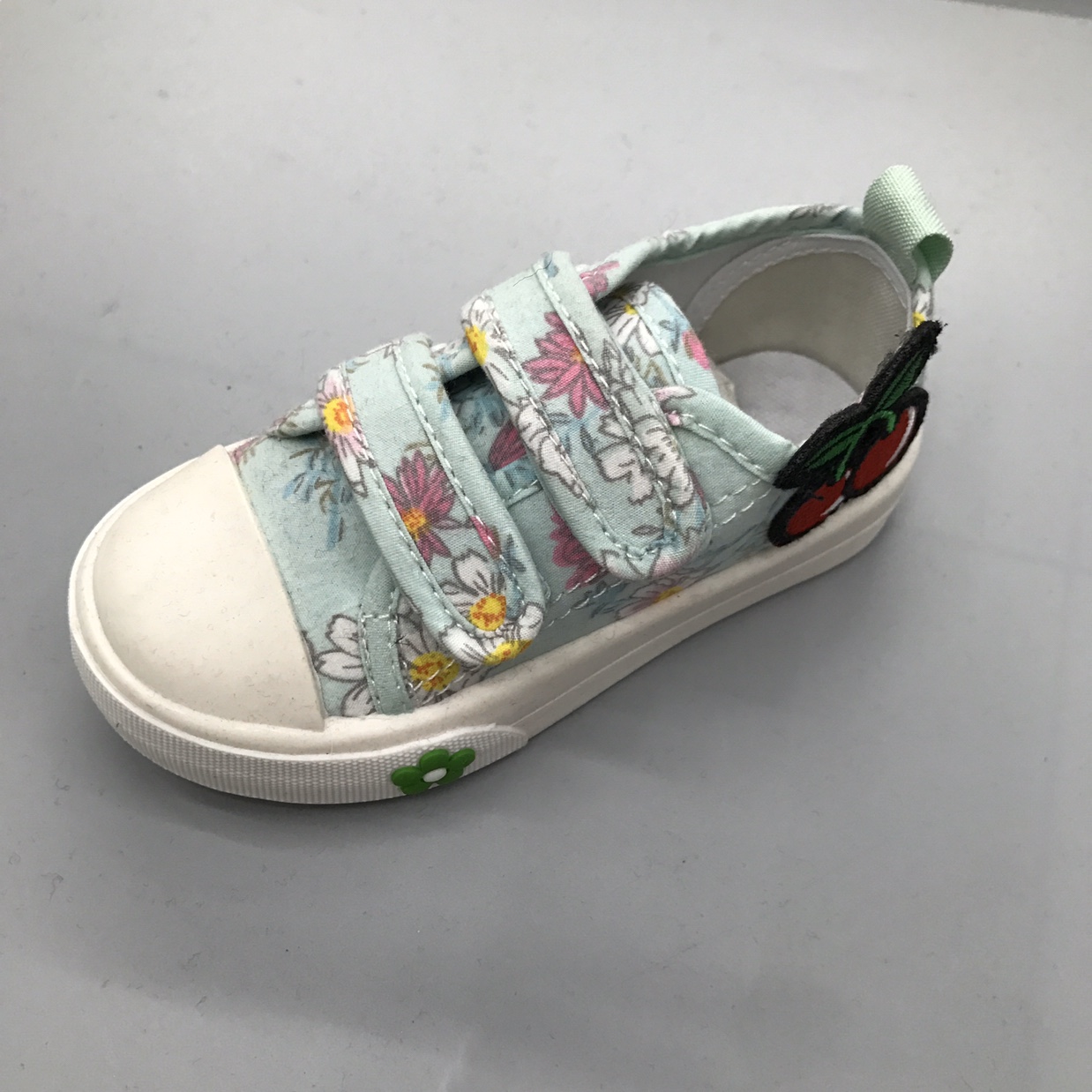 休闲时尚帆布鞋