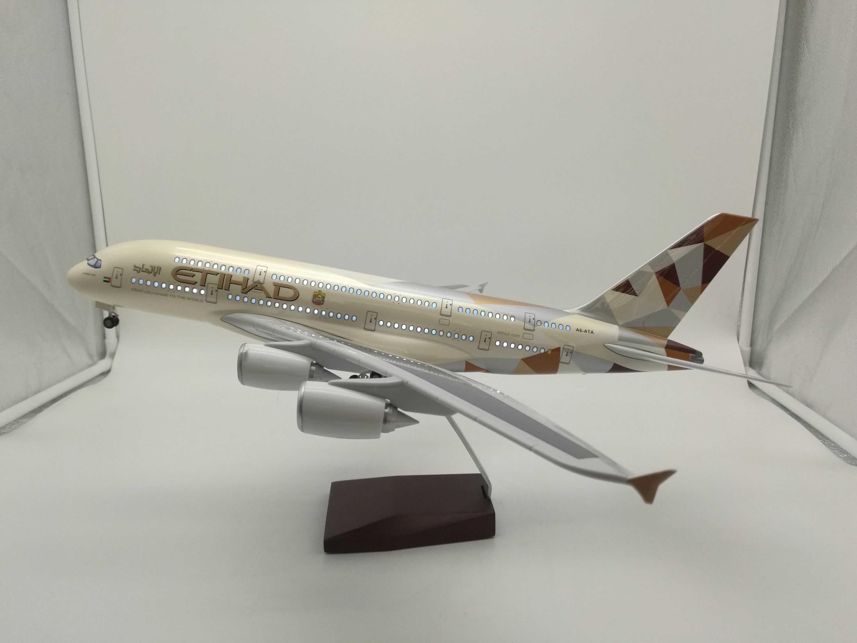 Model aircraft (Etihad Air A380 LED voice-activated aircraft model) resin model aircraft model