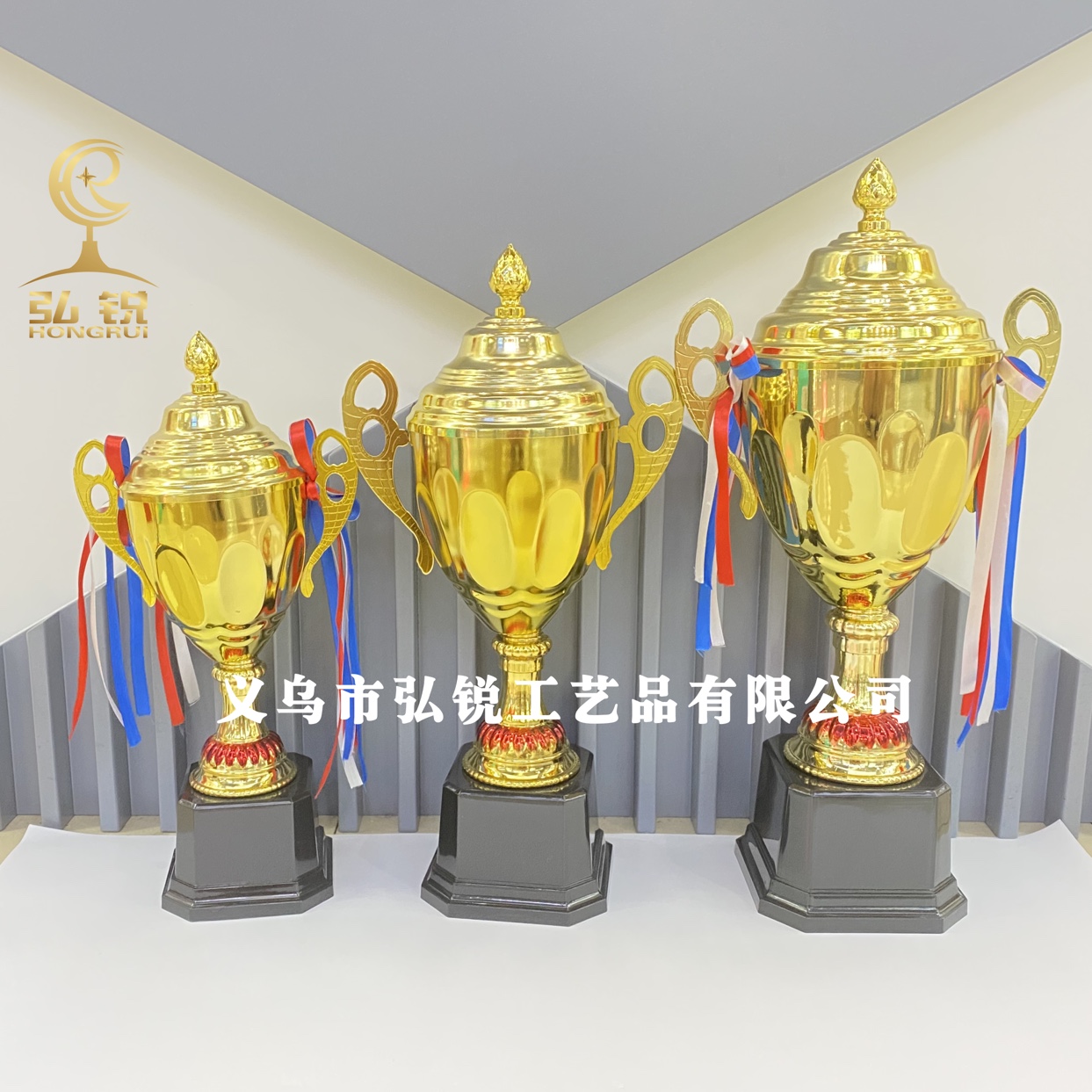 The new HR-1038C metal trophy is now available. It measures 10*34CM and can be customized for the company's annual meeting competition logo Application Scenario