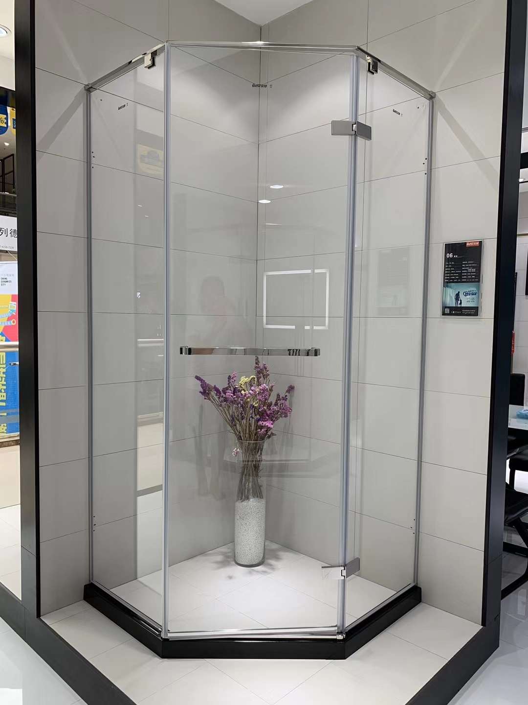 The Bette Super White Crystal Glass shower Enclosure 05 series features a chrome-plated, aesthetically pleasing and integrated design detail image 2
