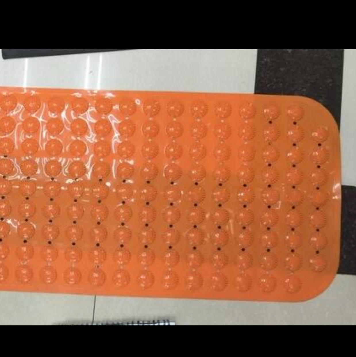 Massage the bathroom mat