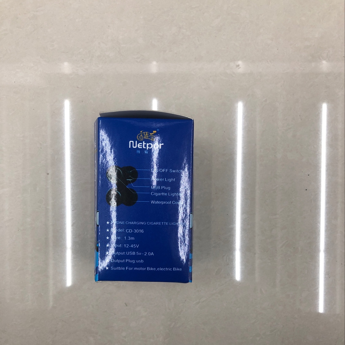 手机充电器产品图