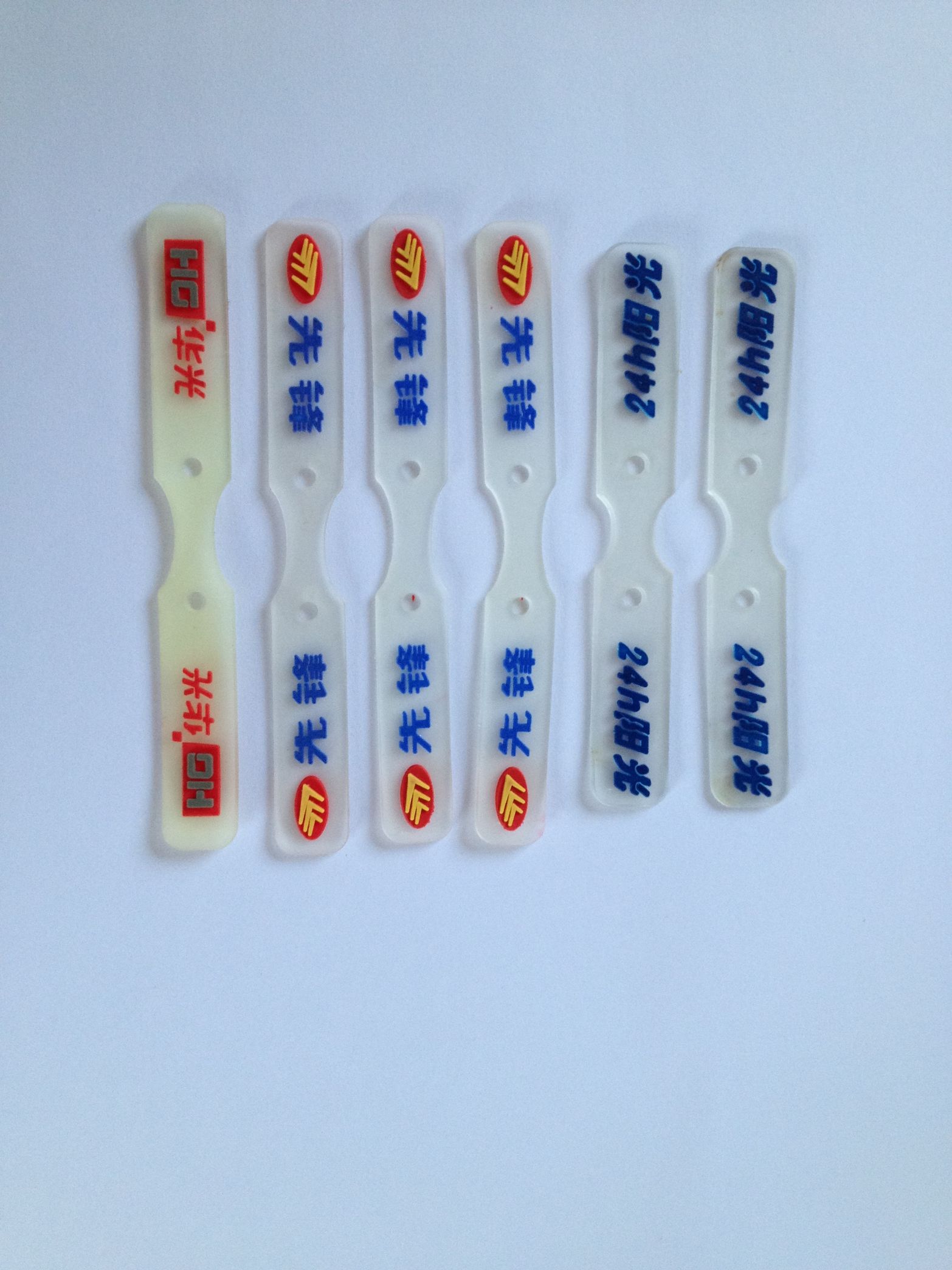 Flower rope two-color luggage garment injection molding translucent pull piece zip tail head 11