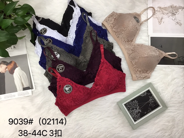 Lingerie for women without rims gathers together and adjusts the type of anti-sagging underwear with auxiliary milk thumbnail