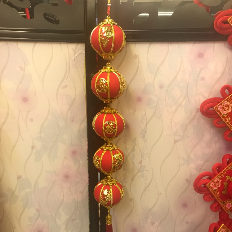 "5-head 'Fu' character lantern pendant, wedding, festival and celebration supplies, factory direct sales, sample customization, moving into a new home.