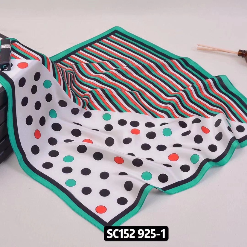 2020 Europe And The United States Spring New Female Imitation Silk Square, Mother Gift Scarf A Fashion Decoration Item Picture