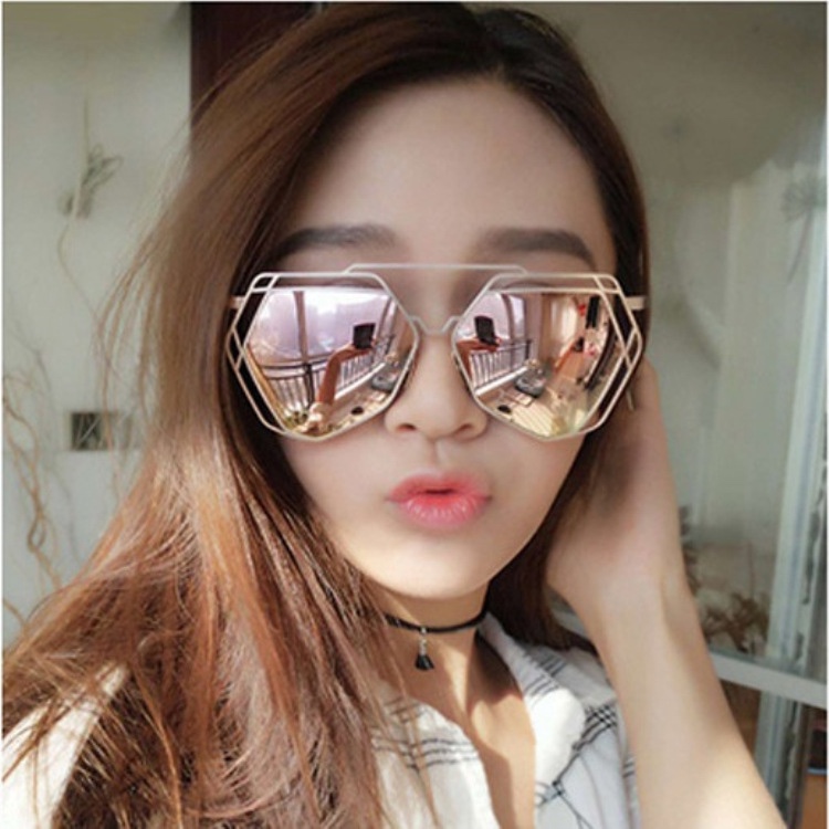 Web celebrity sunglasses with barbie powder lens