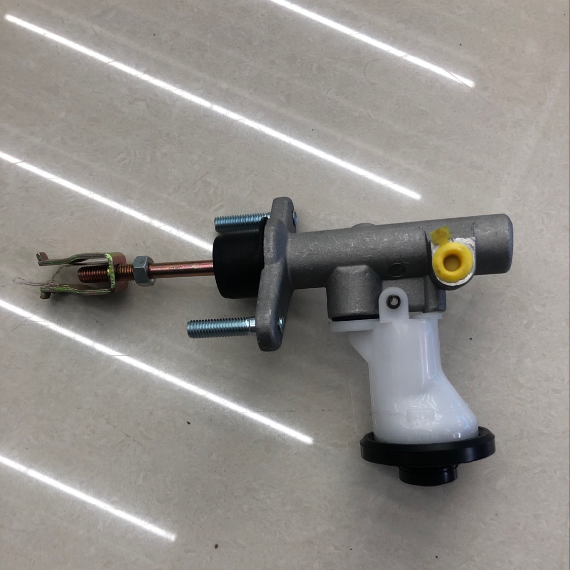 Toyota clutch master cylinder 31410-12300 details Picture