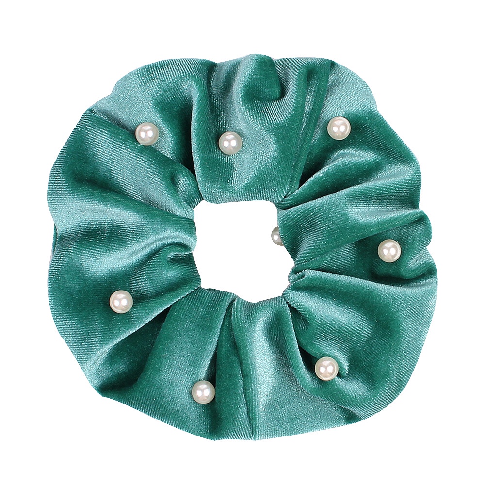 The pearl velvet hair band is so colorful and beautiful. It's super nice. Just looking at it makes one want it