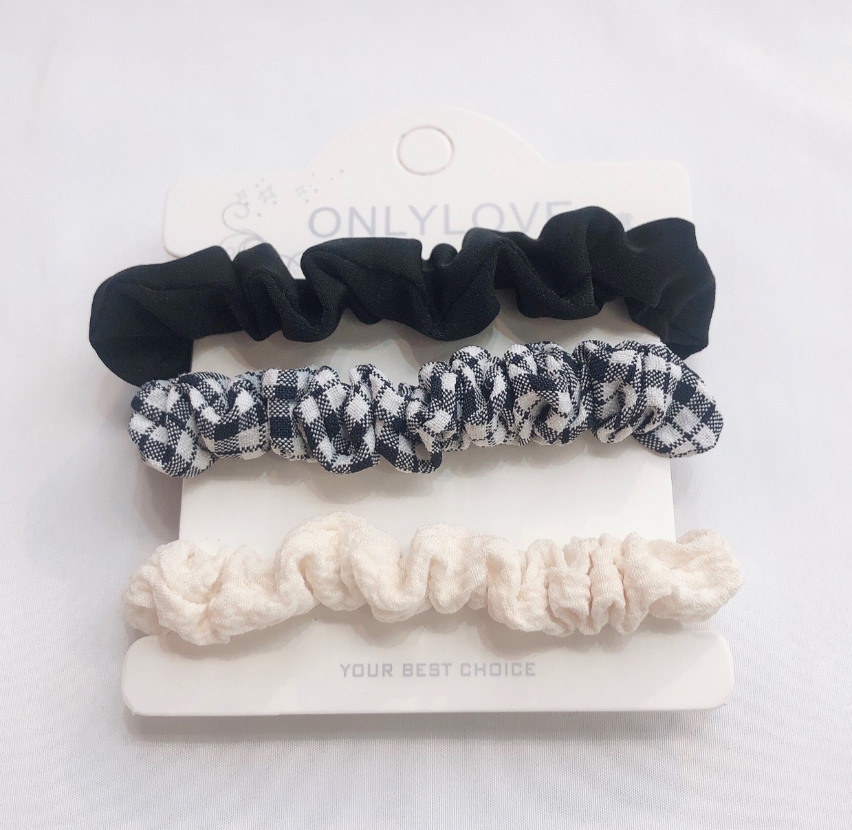A 3-piece set of snap-fit fabric hair ties with a fresh and clean checkered autumn hair band details Picture