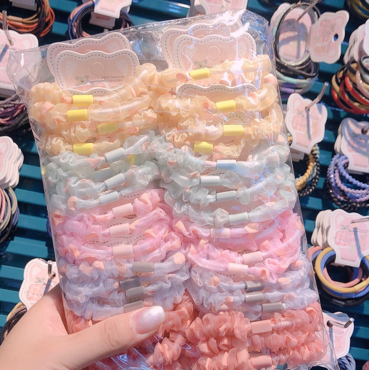 Two gauze hair bands, each with 20 clips details Picture