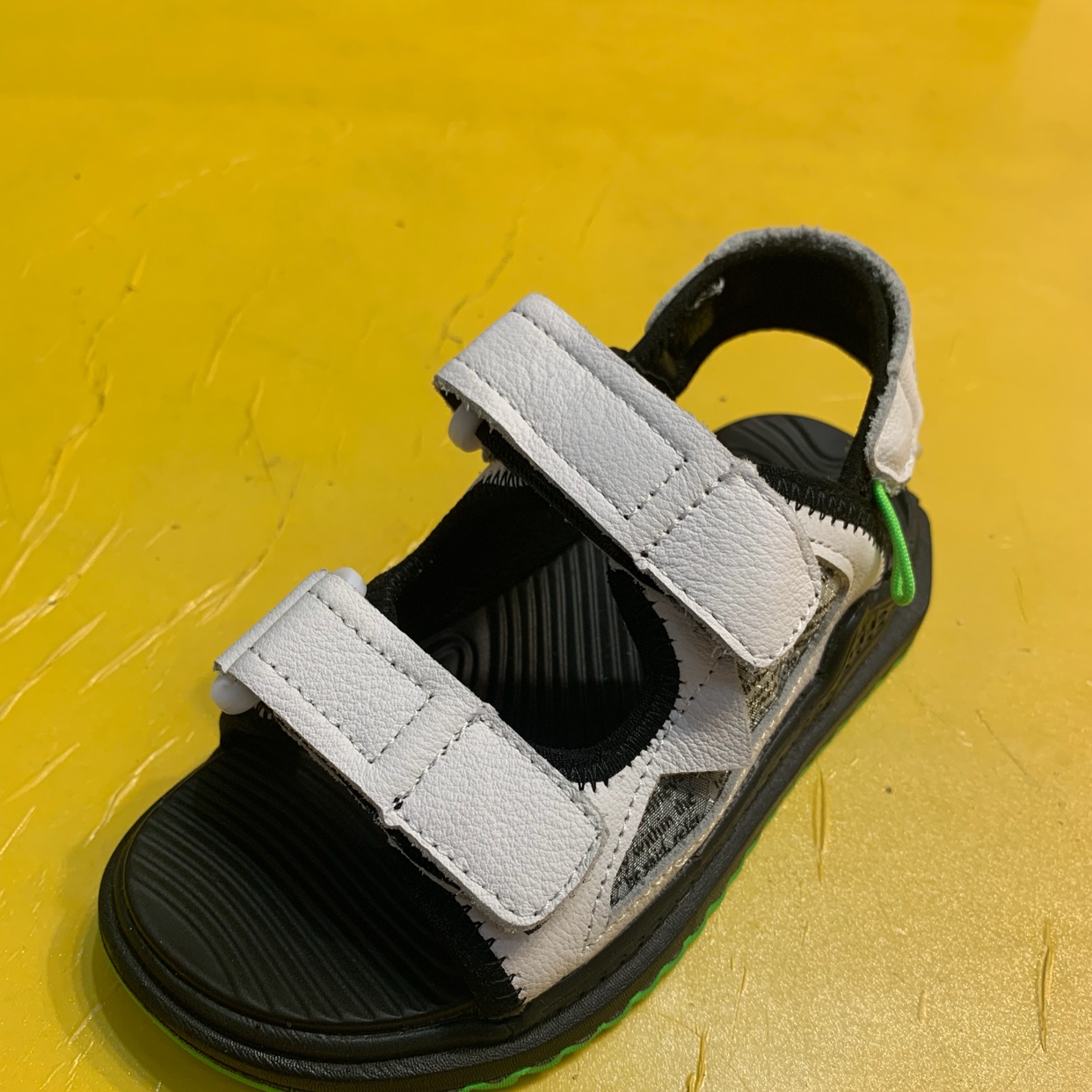 Comfortable fashion sandals thumbnail