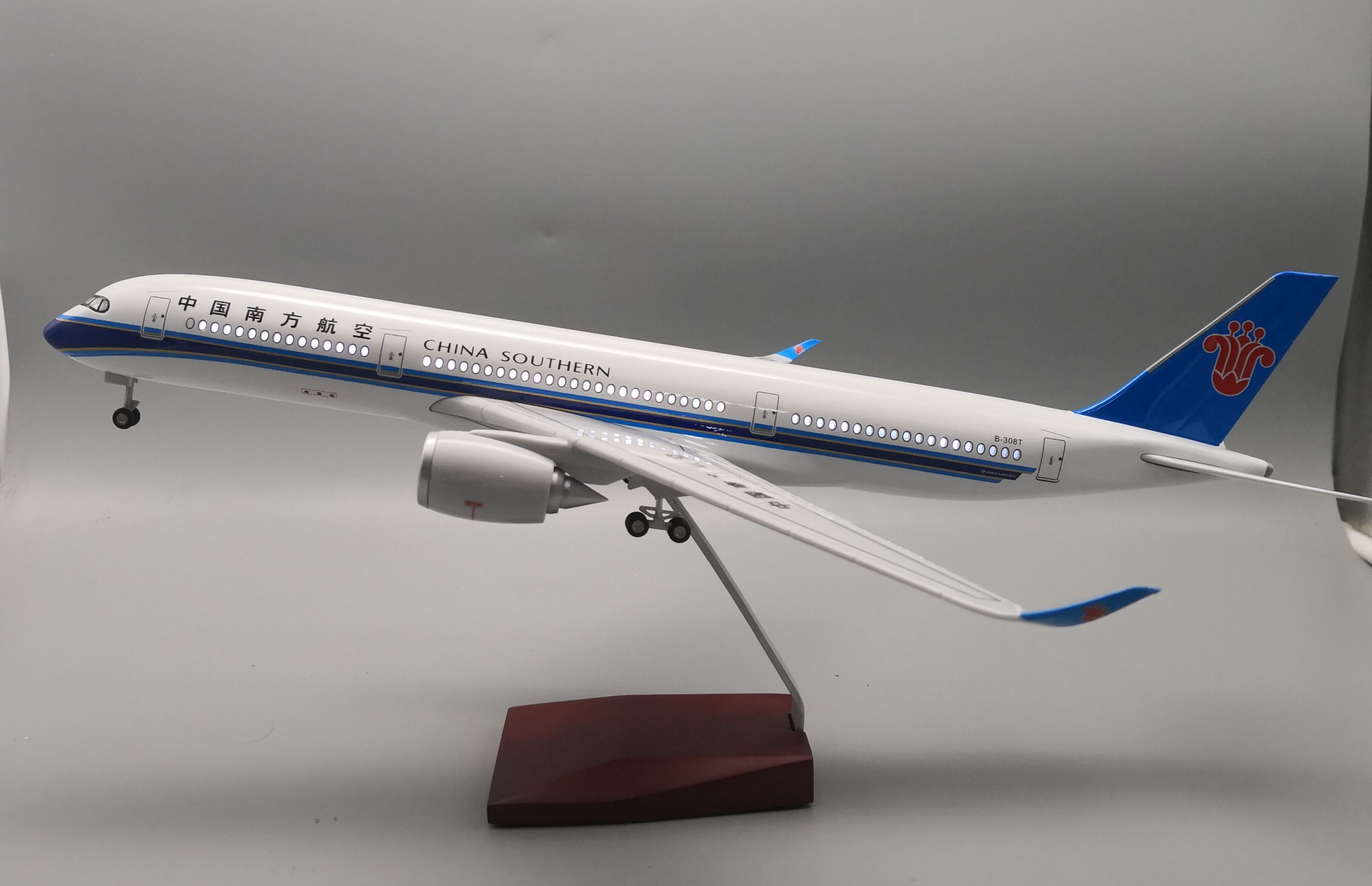 飞机模型（中国南方航空A350 LED声控飞机模型）树脂飞机模型详情图1