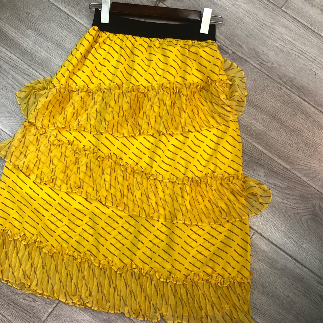 黄色短裙