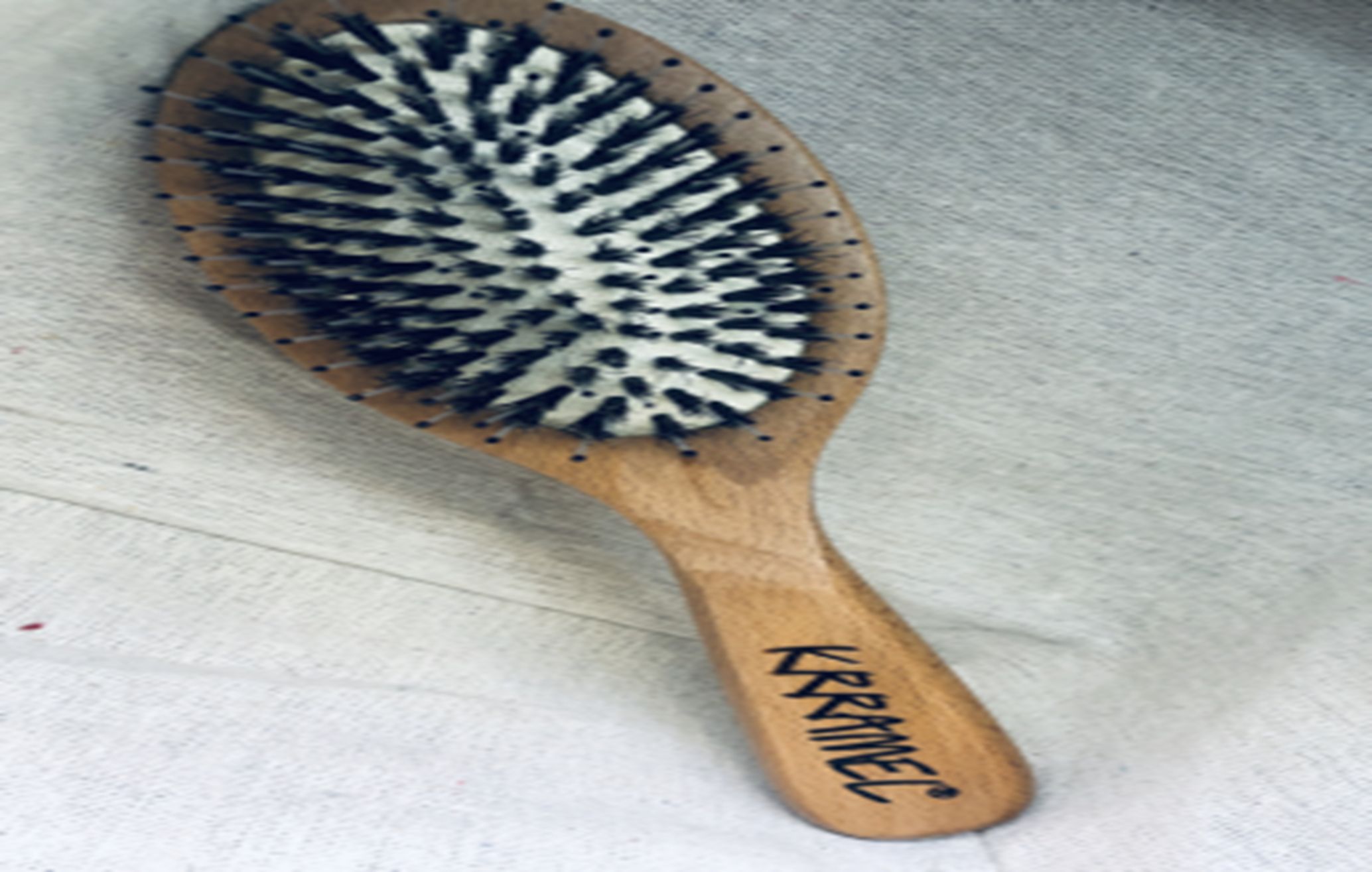Air cushion comb with golden mane wooden handle (large) NX-0635/36441 full figure