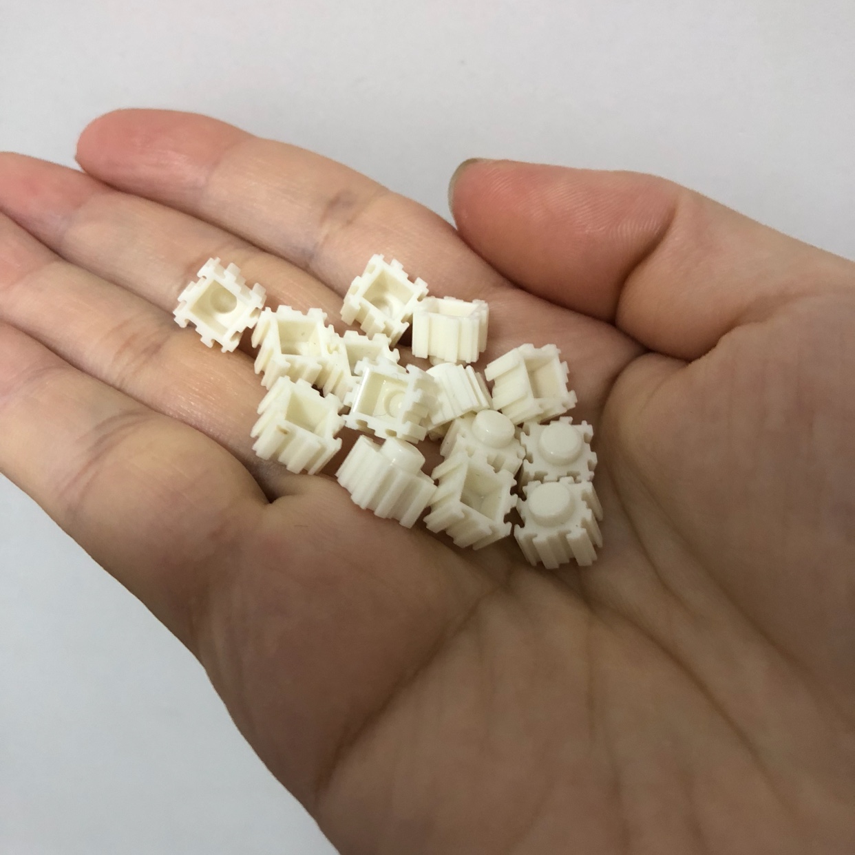 袋装白色8毫米小颗粒