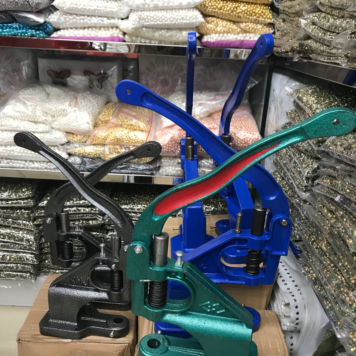 手压机厂家直销红色梅花形爪钻水钻太阳花手缝爪钻服装辅料配件